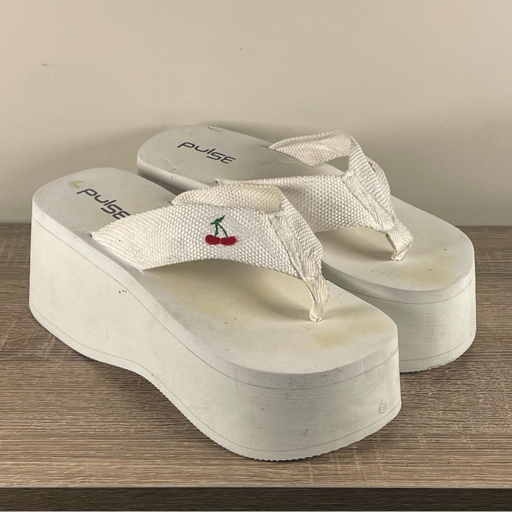 Y2K Pulse White Platform Flip Flops Wedge Thong Sandals - Size 9